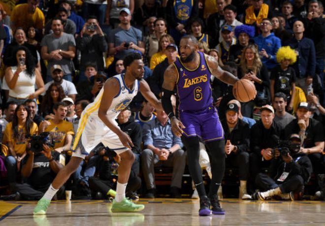  湖人险胜勇士，詹姆斯绝杀创纪录  