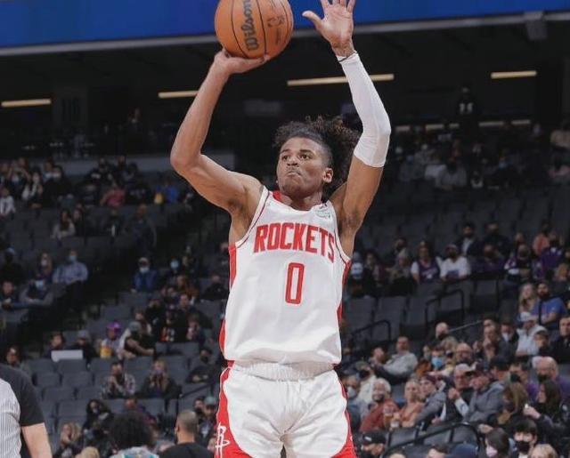  火箭杰伦格林连续两场三十加，新秀王争夺战升温  